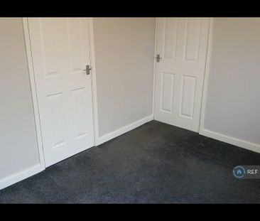 3 bedroom terraced house to rent - Photo 6