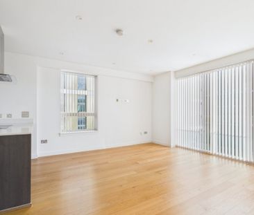 Ash House, Fairfield Avenue, Staines - Upon -Thames,TW18 - Photo 3