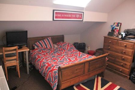 3 bedroom terraced house to rent - Photo 2