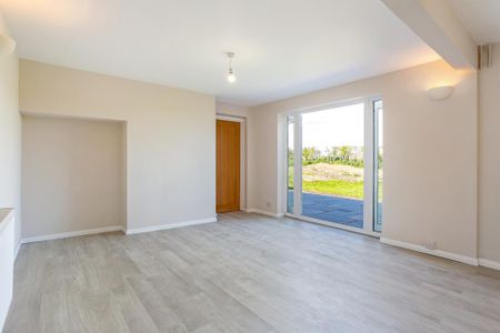 4 bedroom detached house to rent - Photo 3