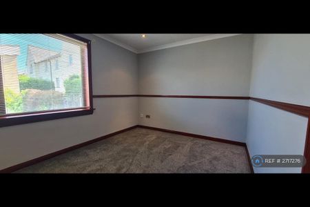 2 bedroom end of terrace house to rent - Photo 5