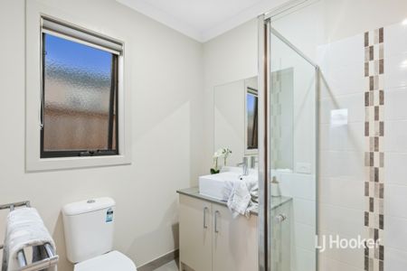 104 Grassbird Drive, Point Cook VIC, Belconnen - Photo 5