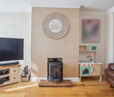 4 bedroom semi-detached house to rent - Photo 3