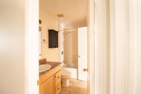 For Lease - 73 Longshire Circle, Barrhaven, Ontario - Photo 5