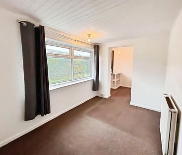 4 bedroom semi-detached house to rent - Photo 2