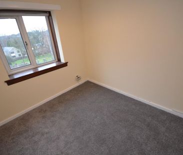 3 bedroom flat to rent - Photo 2