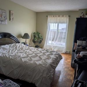 Anjou: Grand Condo 4 1/2 Stationnement Balcon - Photo 2