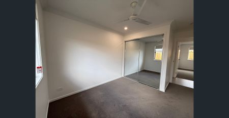 Spacious 4-Bedroom, 2-Bathroom House - Photo 5