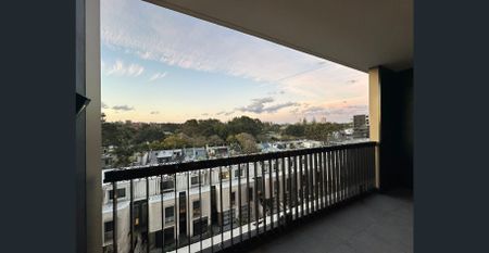 North Facing Stunning Two Bedroom Apartment - Photo 4