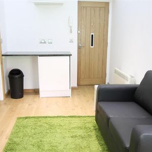 1 bedroom apartment to rent - Photo 2