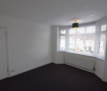 3 bedroom house - end terrace to rent - Photo 2
