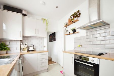 3 bedroom terraced house to rent - Photo 5