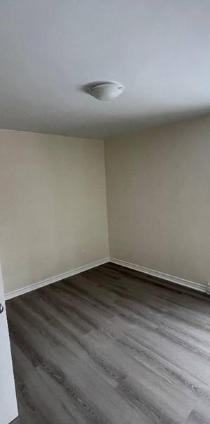 GRAND 5 1/2 RÉNOVE, PRES BORD DE L'EAU, JARDIN, SOUS-SOL ET 1 PARKING INCLUS - Photo 1