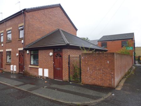 Exeter Street, Deeplish, Rochdale, OL11 - Photo 3