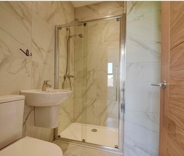 3 bedroom flat to rent - Photo 5