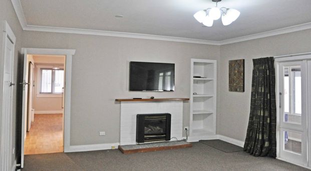 4 BEDROOMS, OFFICE AND LOTS OF SHEDS! - Photo 1