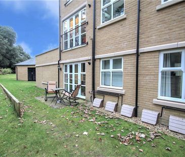 Queenswood Crescent, Englefield Green, Egham, Surrey, TW20 0AT - Photo 4