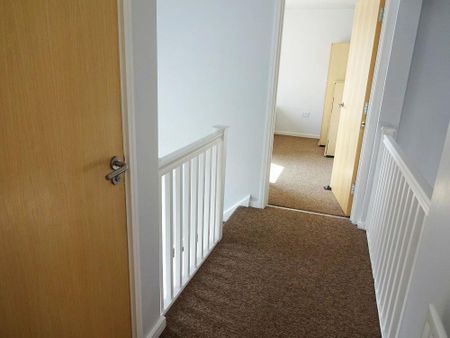 3 bedroom flat to rent - Photo 3