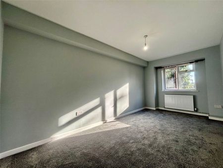 Clockhouse Road, Farnborough, Hampshire, GU14 - Photo 2