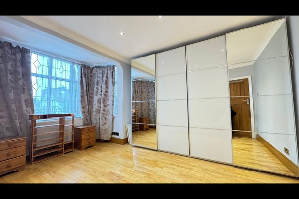 5 Bed Terraced House, Manor Road, IG11 - Photo 1