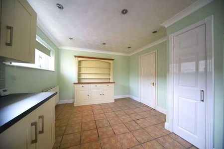 Roughlands, Lakenheath, Brandon, Suffolk, IP27 - Photo 5