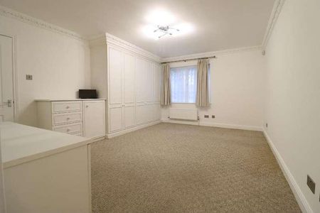 Cranbourne Court, Hale Lane, Edgware, Middlesex, HA8 - Photo 2