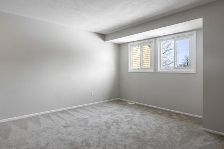 2591-2601 Bridle Path Drive, Emerald Woods - Sawmill Creek, Ottawa, ON - Photo 4