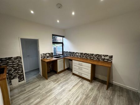 Gosling Gate Road, Rotherham, Goldthorpe - Photo 2
