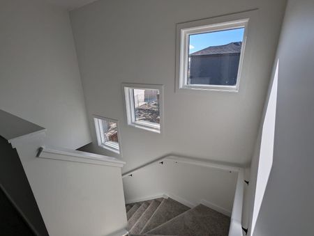 240 Corner Glen Avenue Northeast, Calgary - Photo 3