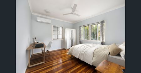 Charming 4 Bedroom Home - Photo 3