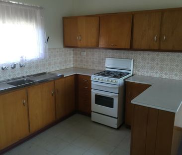 1/3 Moore Crescent, Campbelltown SA, Belconnen - Photo 2