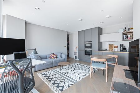 Available from 20/02/2026 - 2 Bed Apartment, Furnished - Photo 2