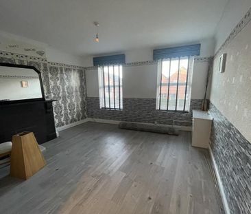 4 bedroom flat to rent - Photo 1