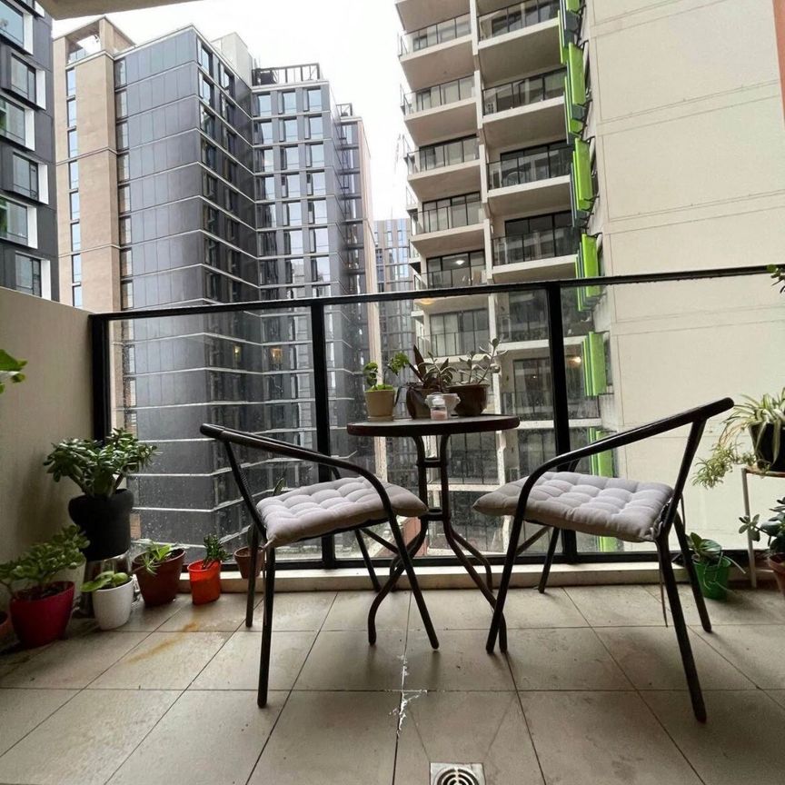 Redfern - Photo 1