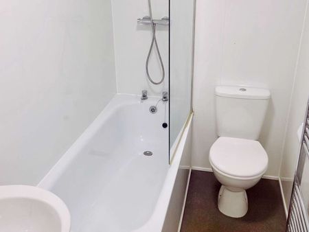 6 bed, 2 bath Student House available for Academic Year 24/25! Room 4 - Photo 5