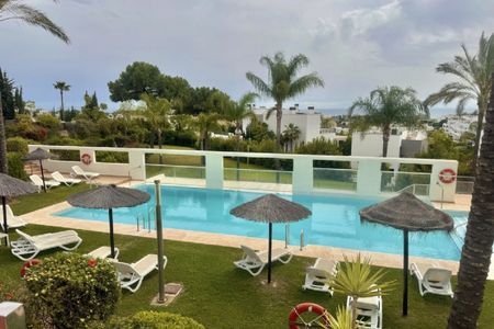 2 Bedroom Apartment For Rent in Selwo, Málaga - Foto 3