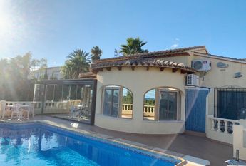 Villa for rent with 3 bedrooms and pool in Calpe for the winter season.
