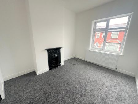 4 bedroom terraced house to rent - Photo 5