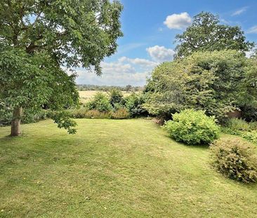 4 bedroom detached house to rent - Photo 2