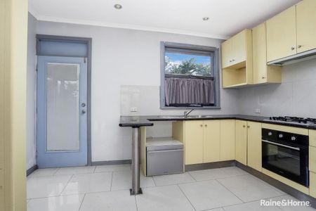 Charming 2-Bedroom House in Blacktown - WATER INCLUDED - Photo 5