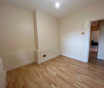 2 Bed Flat, Regal Row, SE15 - Photo 4