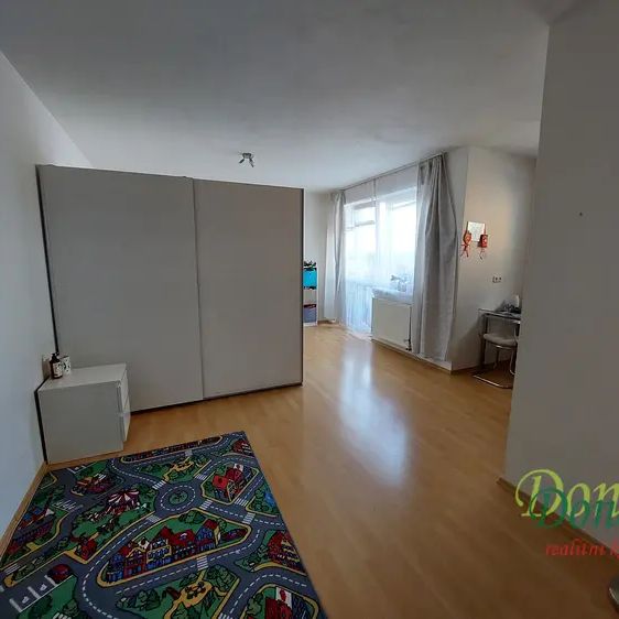 Pronájem pěkného bytu 1+kk, balkón (43 m - Photo 1
