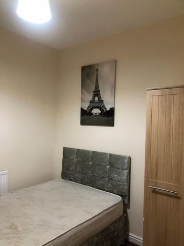 4 bedroom terraced house to rent - Photo 2