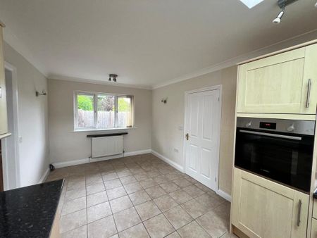 2 bedroom detached bungalow to rent - Photo 5