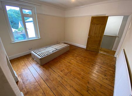 £2,000 PCM, Spacious Newly Refurbished Five Bedroom House with Enclosed Garden in Allensbank Road, Heath, Cardiff, CF14 3QZ - Photo 2