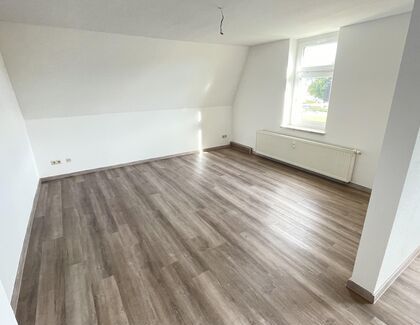 Erstbezug nach Renovierung - Dachgeschosswohnung in Fraureuth - Foto 1