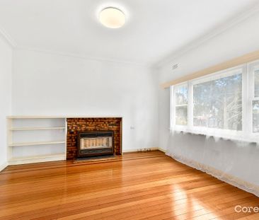 Charming 3 Bedroom Family Home - Photo 1