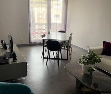 Location Appartement 4 pièces 87m² LILLE 59000 - Photo 2