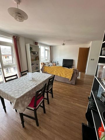 2 bedroom flat to rent - Photo 2