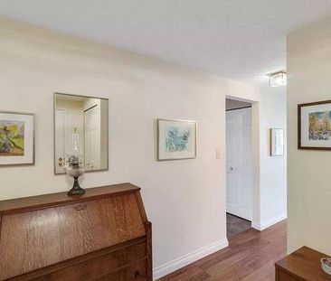 Best location in Victoria! 2 bed 2 bath condo in Fairfield. - Photo 1